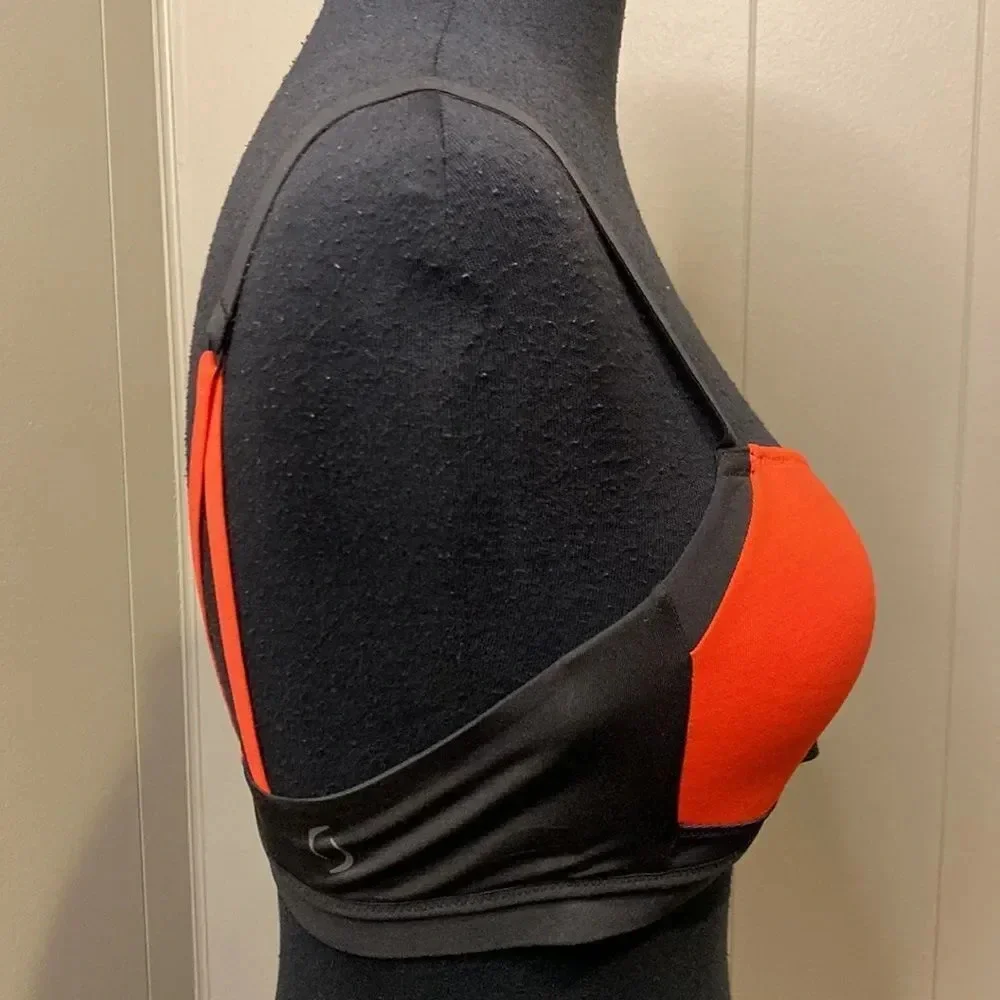 NWT Moving Comfort Bra Medium 34AB-36A Red/Black